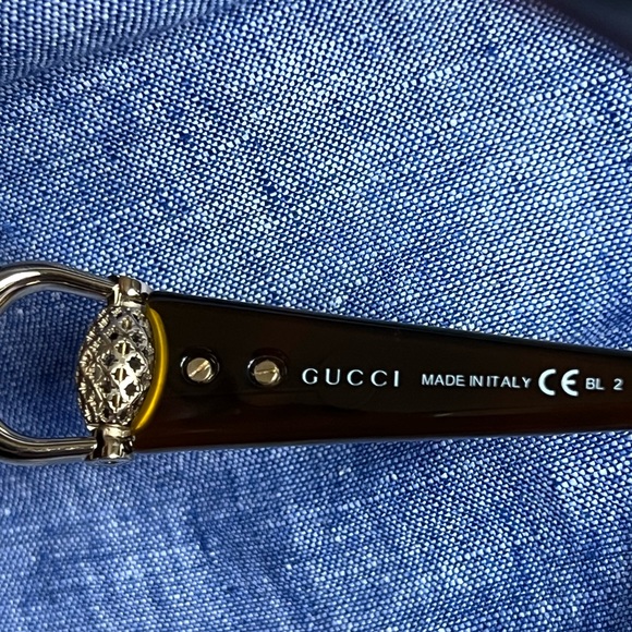 Gucci classic sunglasses & case - Picture 5 of 16